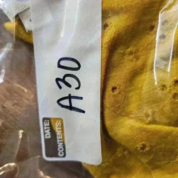 Jun&Ivy Francesca's Women's Small T-shirt Mustard Yellow Trailing Flower Eyelett - Picture 7 of 7